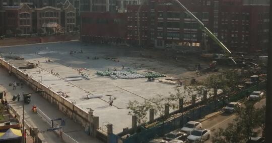 10天時(shí)間，一座學(xué)校塑膠跑道，建設(shè)完成